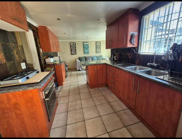 3 BEDROOM HOUSE FOR SALE IN ALBERTON NORTH